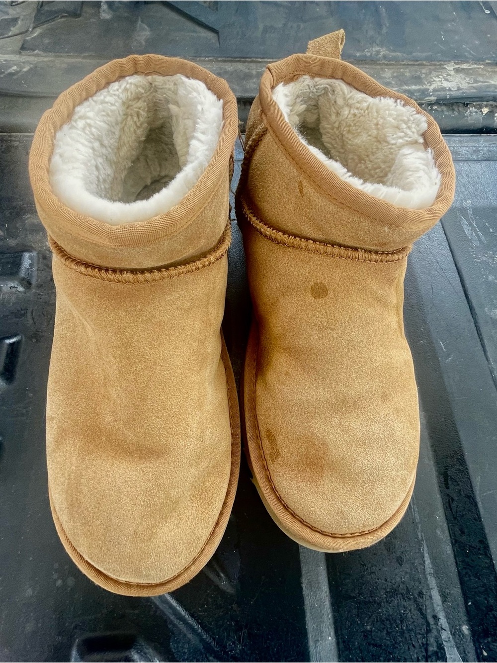 UGG Mini Women’s 12